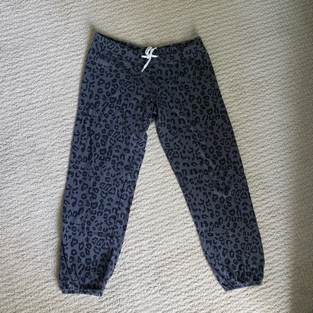 Monrow leopard print crop sweats S